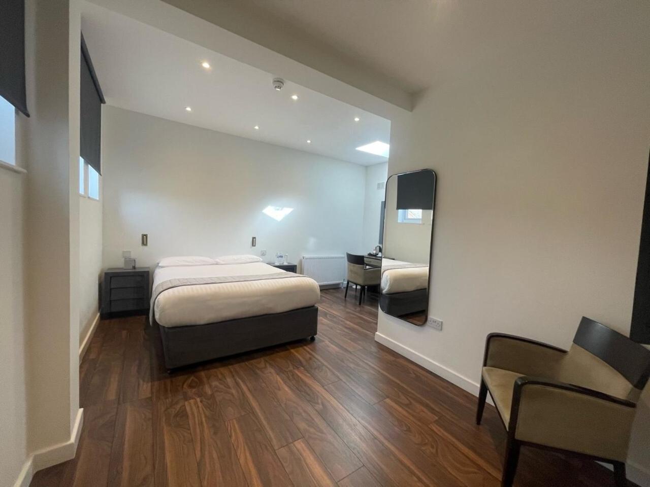Hotel Nap Inn Барнет Екстериор снимка