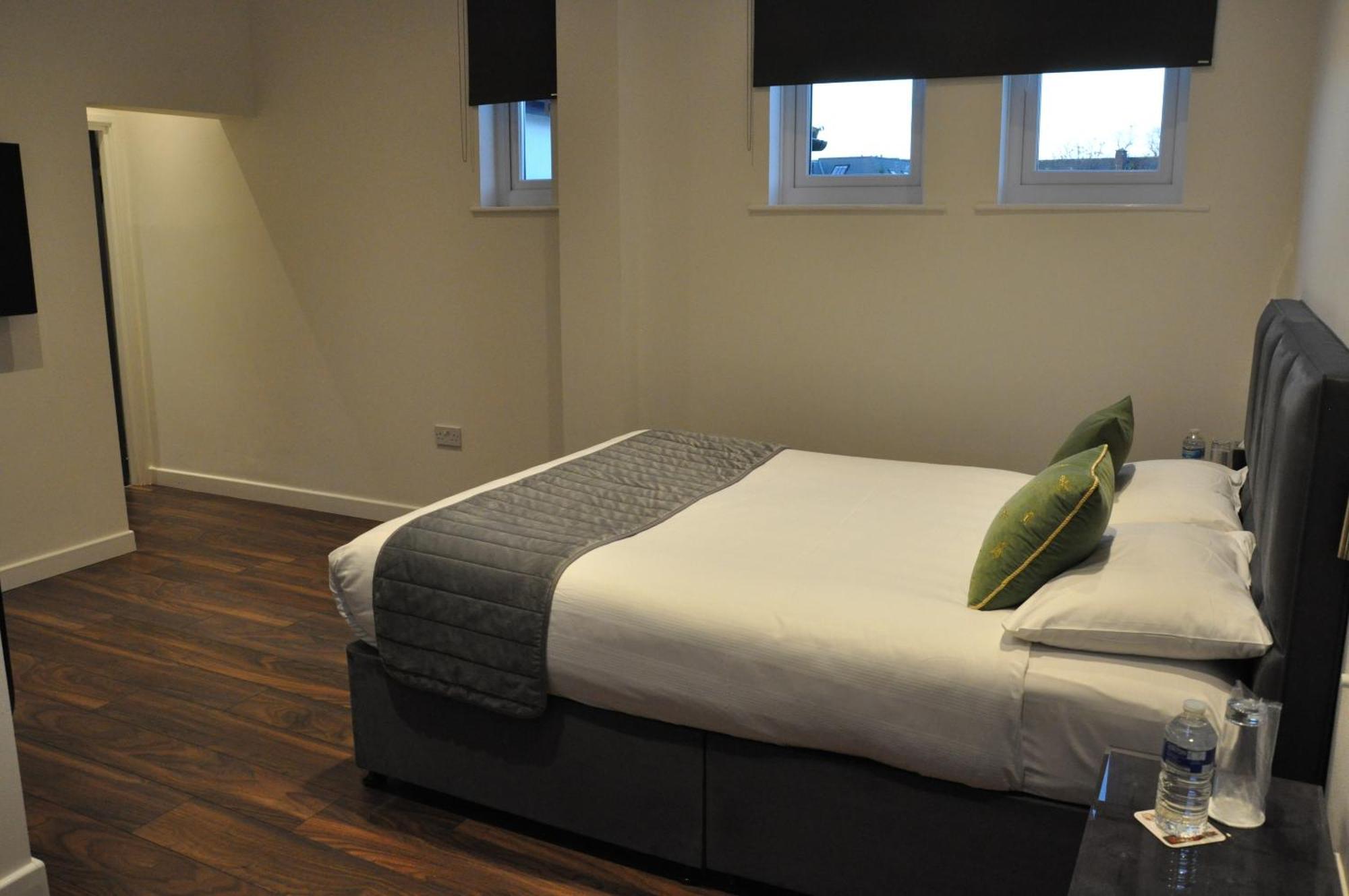 Hotel Nap Inn Барнет Екстериор снимка